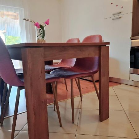 Apartment Nora Near The Beach بولا المظهر الخارجي الصورة