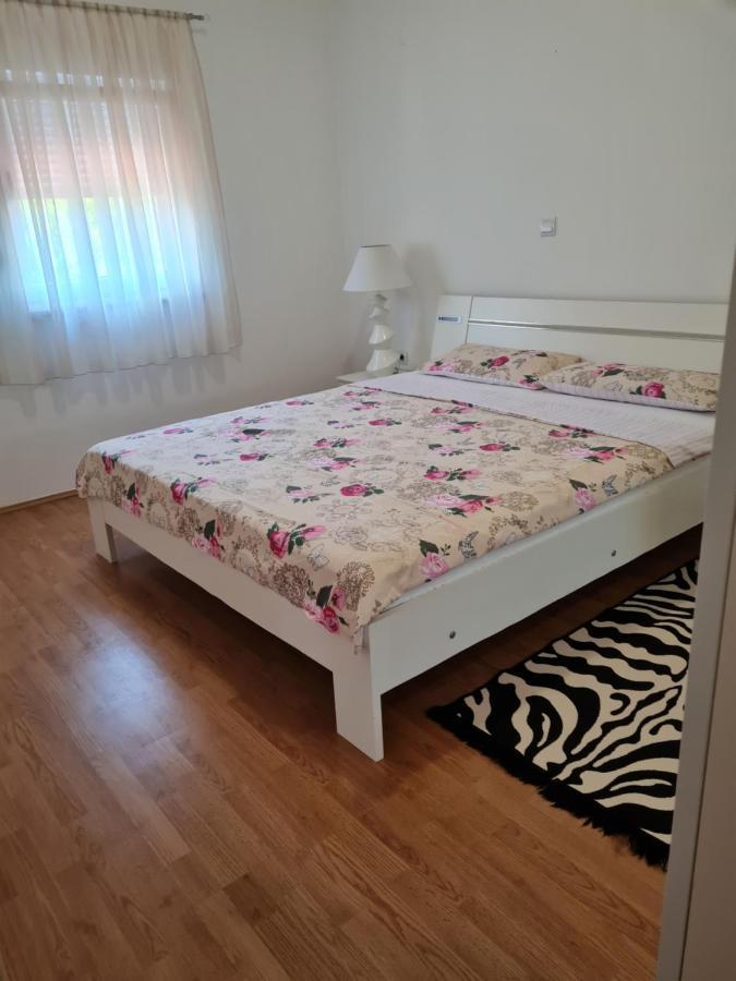 Apartment Nora Near The Beach بولا المظهر الخارجي الصورة