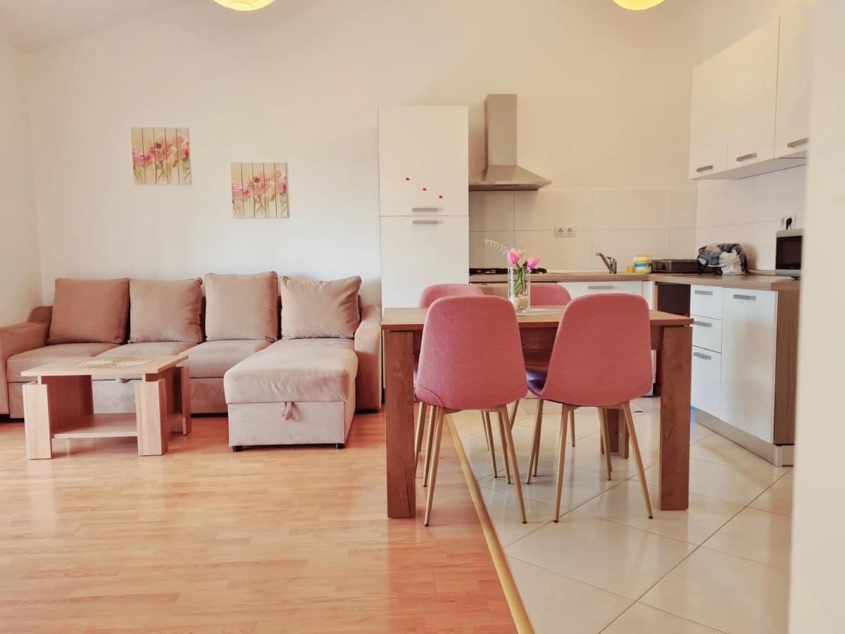 Apartment Nora Near The Beach بولا المظهر الخارجي الصورة