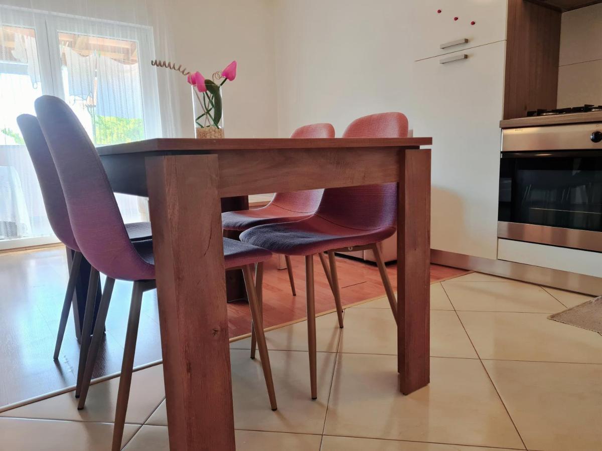 Apartment Nora Near The Beach بولا المظهر الخارجي الصورة