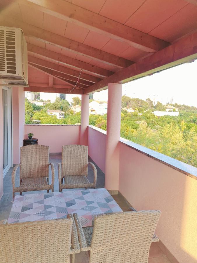 Apartment Nora Near The Beach بولا المظهر الخارجي الصورة